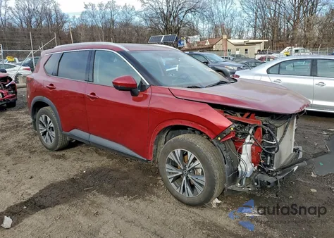 2021 Nissan Rogue Sv z USA, uszkodzony, nr VIN 5N1AT3BB8MC821763